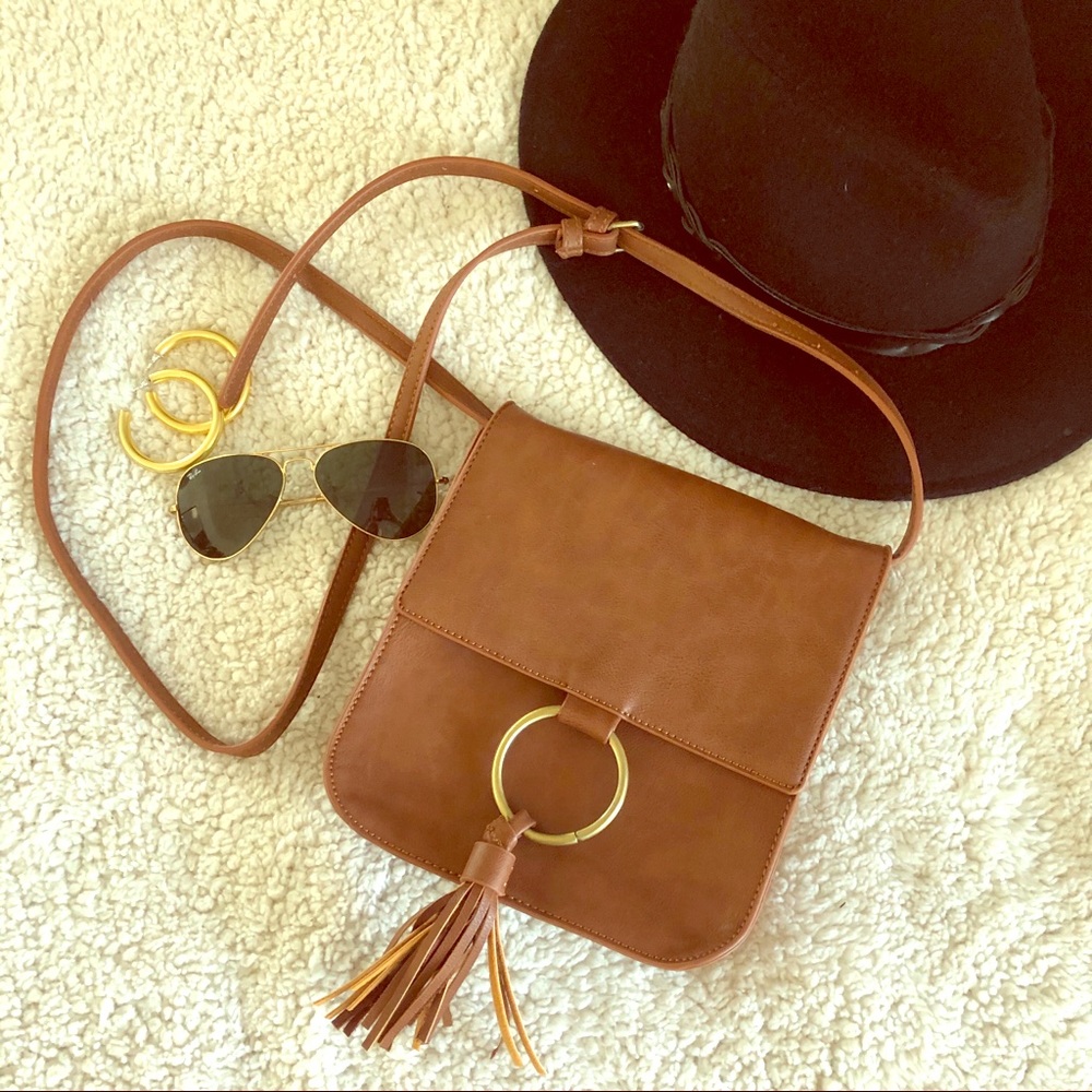 🌼 Tan Cross-Body Bag 🌼